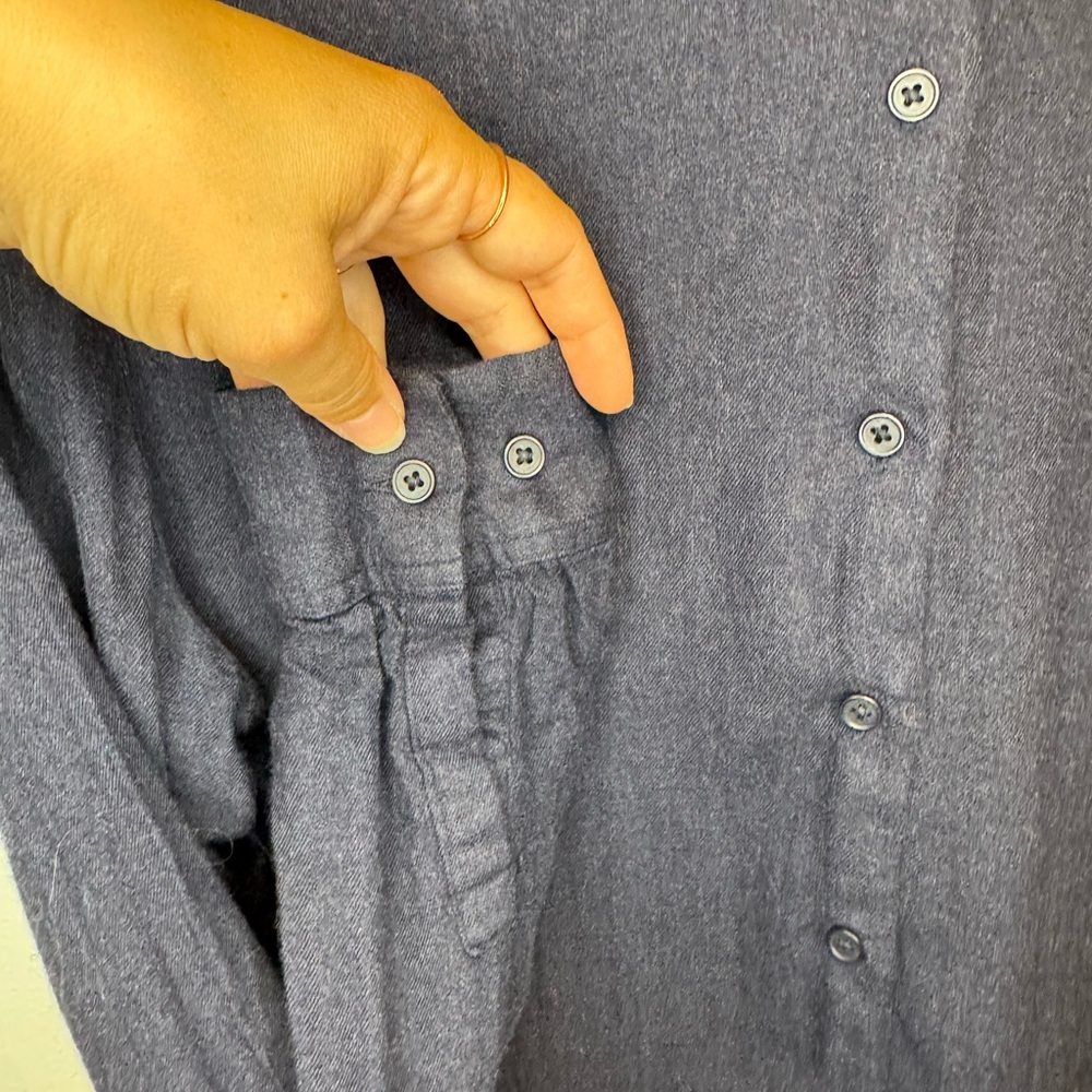 Uniqlo Super Soft Navy Blue Long-Sleeve Button-Up Shirt Size Small - Picture 6 of 9